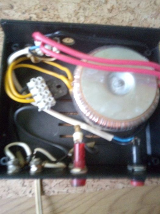 U8Zasilacz sieciowy 24v prądu stałego.