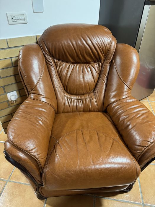 Conjunto sofás em pele