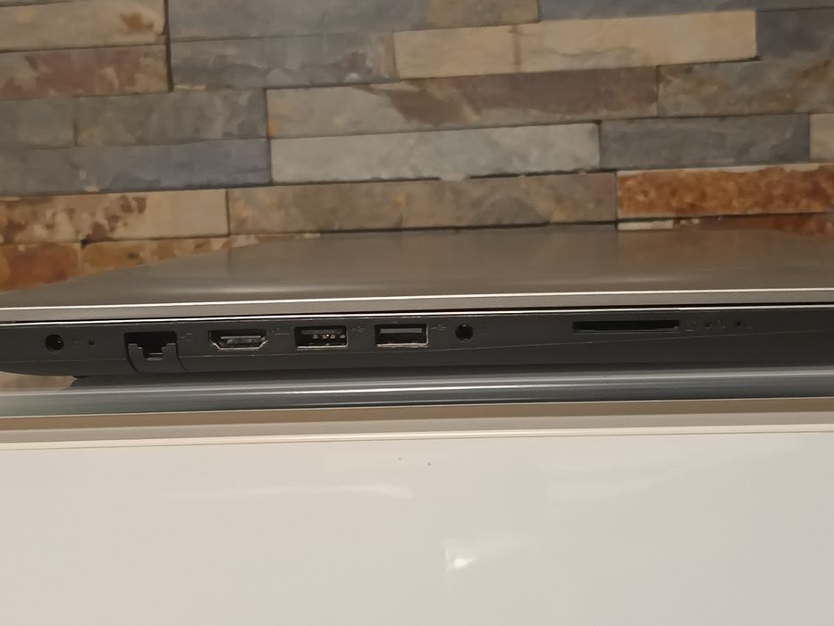 Portátil Lenovo / 8GB RAM / SSD 256GB / Gráfica 1GB