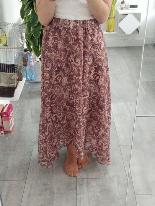 Długa asymetryczna spódnica