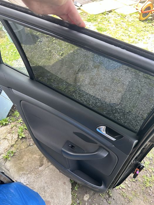 Двері задні ліві універсал Volkswagen Golf 5
