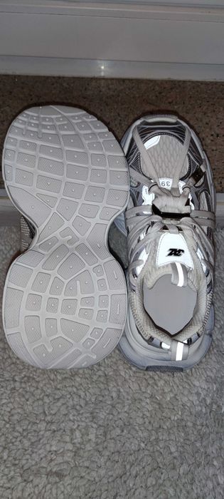 Damski nowe buty Balenciaga 38