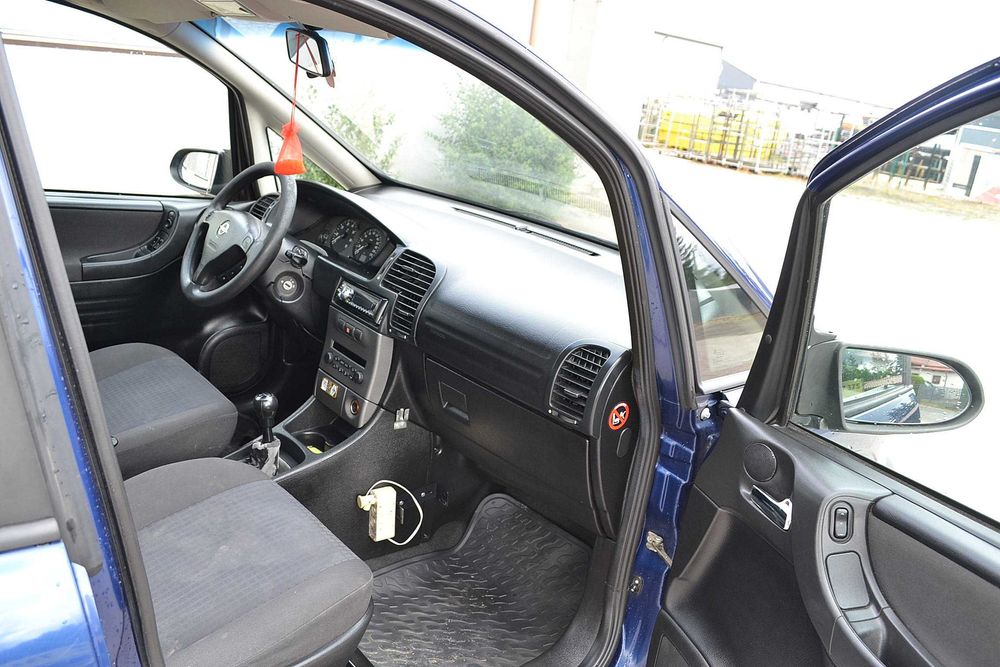 Opel - Zafira  1.8 cm benzyna , klima , 2004 r , 7-mio osobowy , okazja !