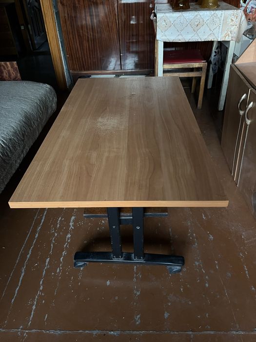 Столик на колесиках