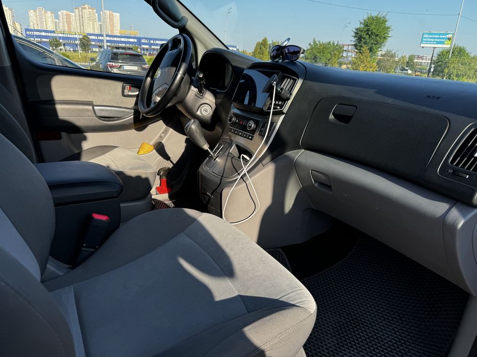 Hyundai H-1 2016 VIN KMHWH81KBGU803997 фото оголошення 3 з 8