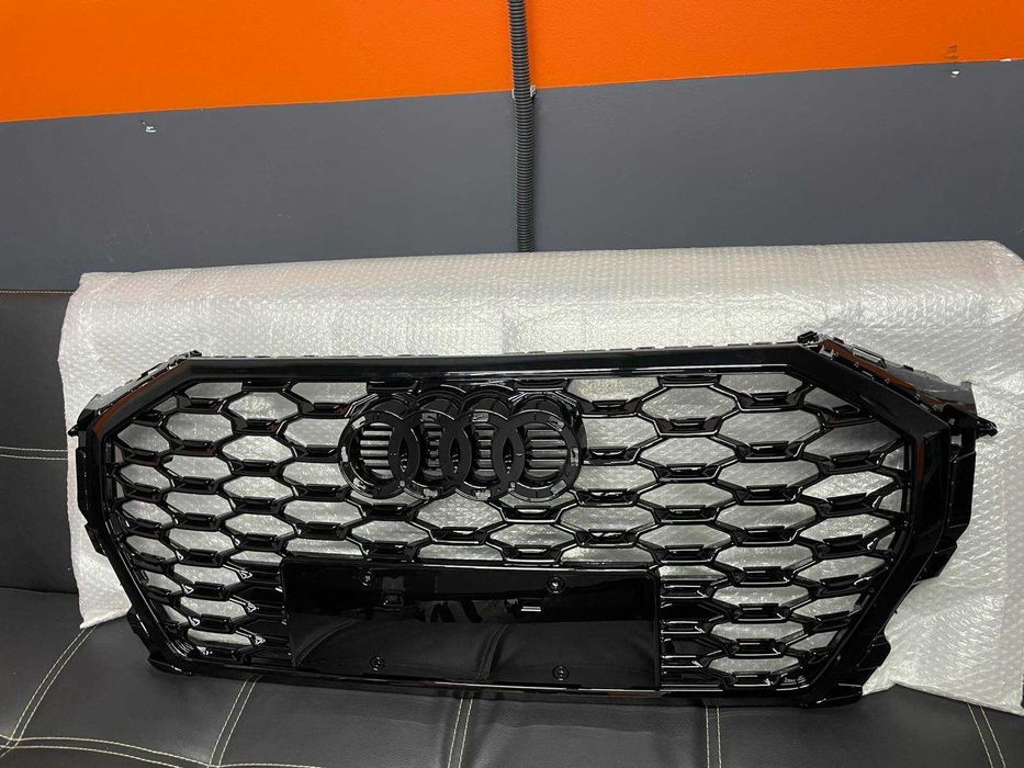 Решітка радіатора Audi Q3 рест від 18р-
