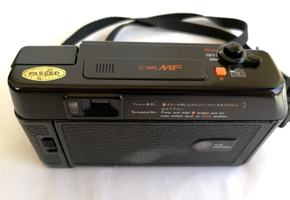 Máquina fotográfica Konica C35 MF