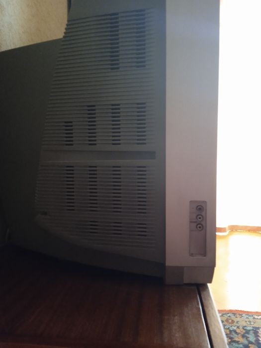 Телевізор Samsung 69 см по діагоналі.