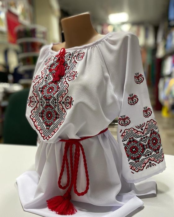 Жіноча вишиванка. Вишиванка жіноча в асортименті.