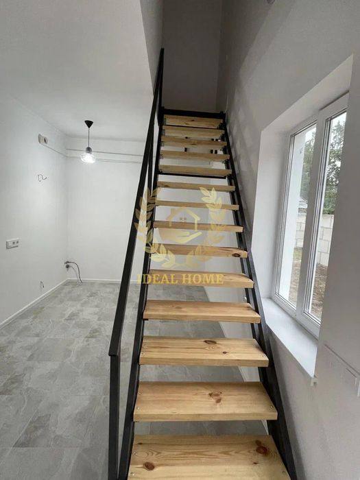 Продам гарний таунхаус в центрі Бучі з ремонтом.