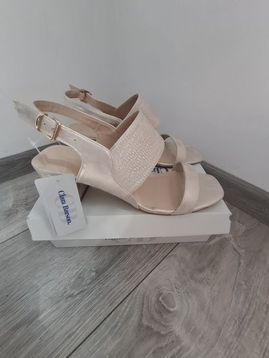 Sandałki na słupku