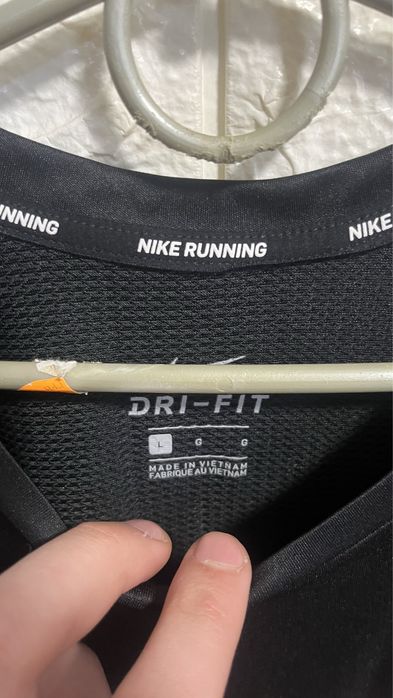 Футболка Nike для бігу