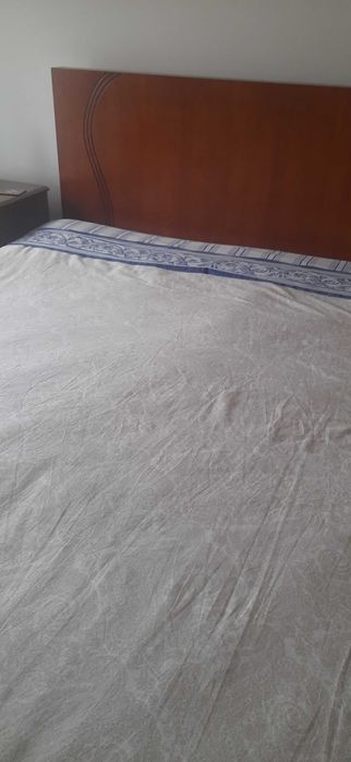 Cama de casal. Bom estado conservação