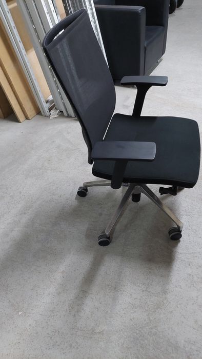 Cadeiras rodadas com braços