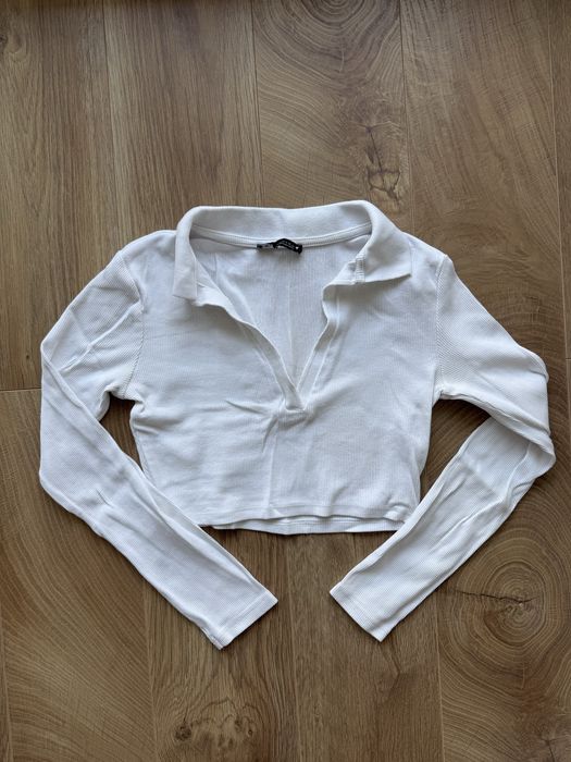 Top z kołnierzem i długim rękawem