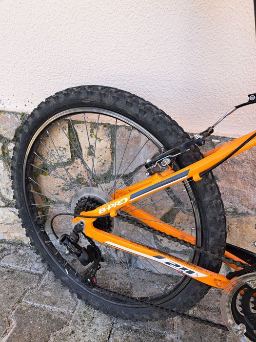Bicicleta de Montanha B-PRO 24" – Excelente Estado