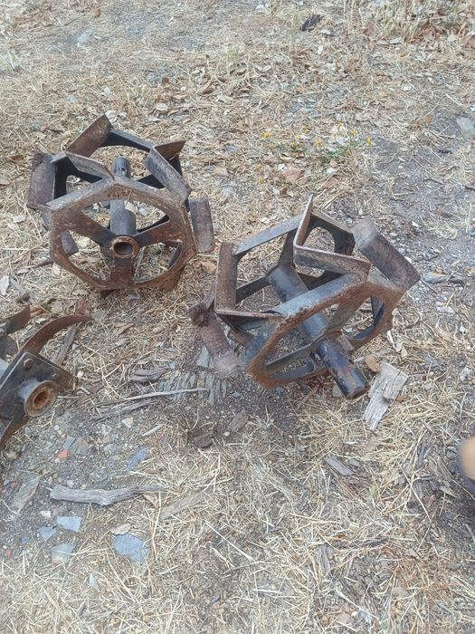 Motocultivador e reboque