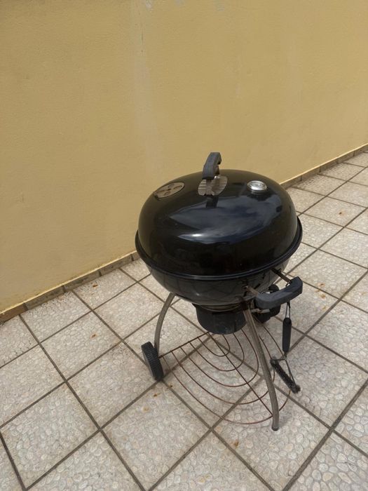 Barbecue a carvão com rodas 57 cm