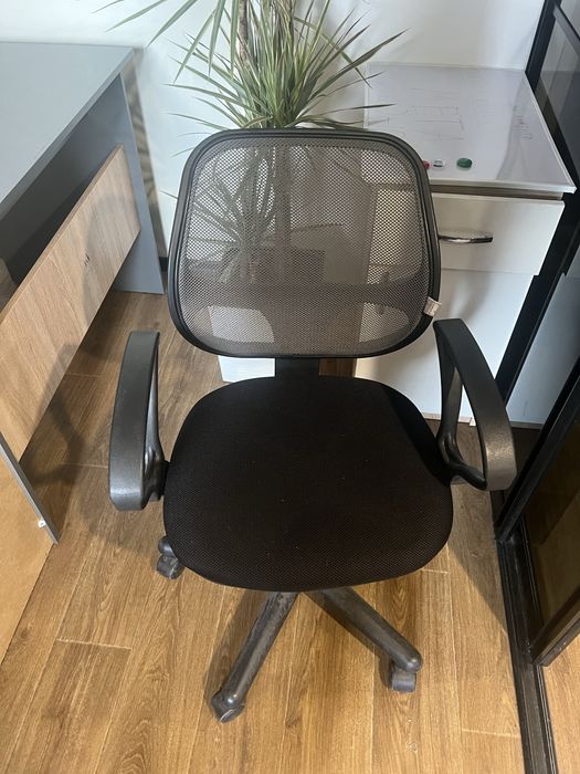 Срочно! Продам офисную мебель. Закрытие офиса. Левый берег.