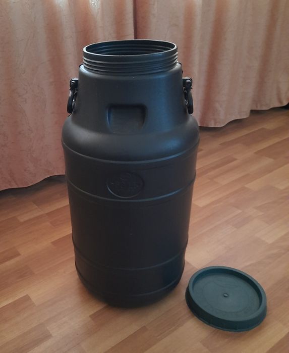 Продам бак пластмасовый. Новый.