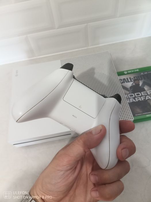Xbox One S com comando original
