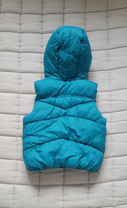 ZARA bezrękawnik ocieplany z kapturem, rozm. 98