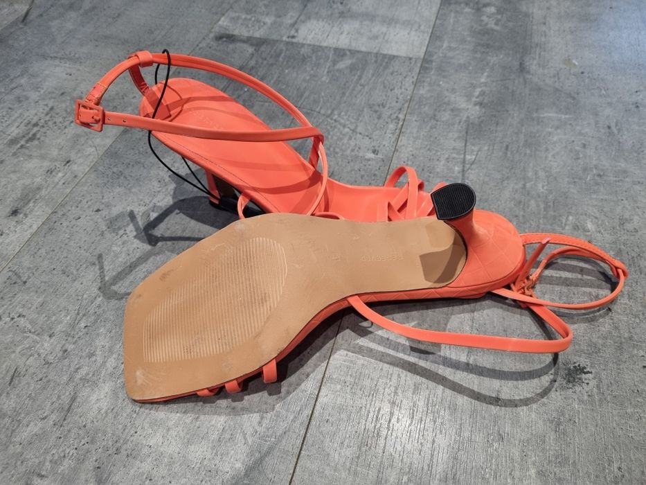 Nowe sandały 41 Reserved