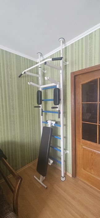 Шведская стенка-стойка с турником/брусьями/скамьей для пресса и спины