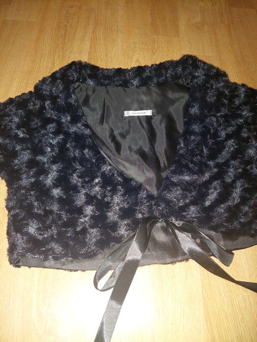 Bolerko z czarnego eko futerka