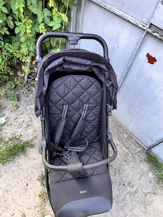 всесезонную прогулочную коляску Carrello Bravo.