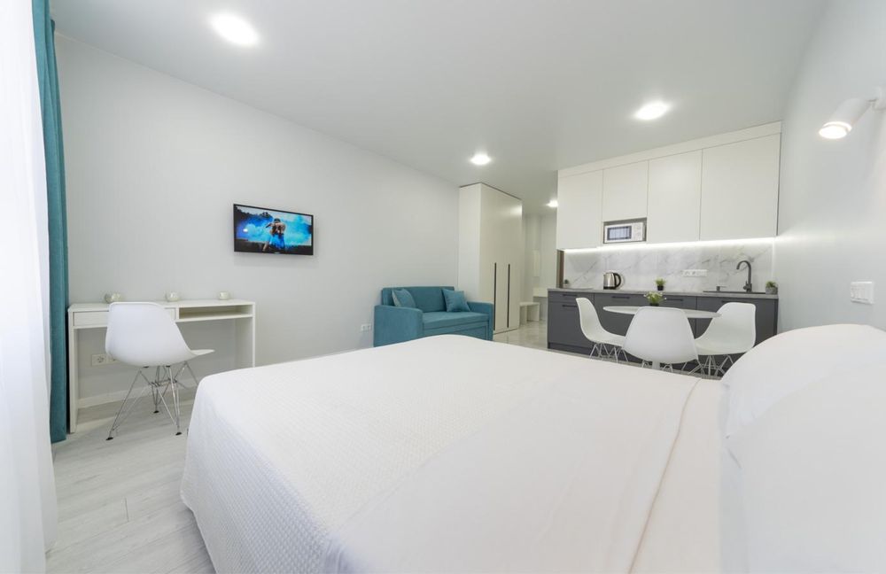 Подобово, за 5 хв. від метро, затишна студія, у будинку з Генератором.