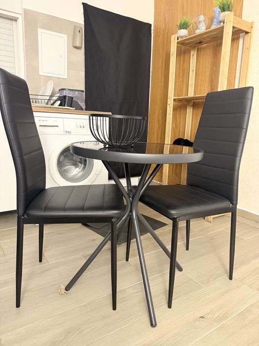 Mesa + 2 cadeiras