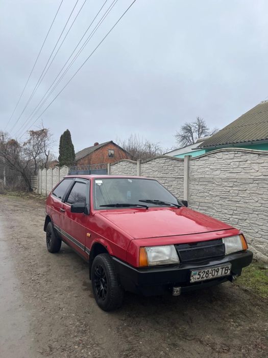 Продам ВАЗ 2108
На полном боевом ходу 
Мотор 1.5
Коробка 5 ступенчатая
Чистый бензин Газу не когда не видела 
По технике вопросов нету 
На хороших титанах 
Резина зима 
По кузову дно стаканы лонжероны целые 
Есть не критические моменты по аркам 
По электрики всё работает
Новый АКБ
Сидение с иномарки 
Торпеда с Опеля 
Печка греет 
Ещё установлен доп свет 
Также стоит фаркоп 
Тонировка в круг 
Вообще машина в достойном состоянии
Продажа по Тех Паспорту 
Торг на кофе 
Всё остальное по телефону