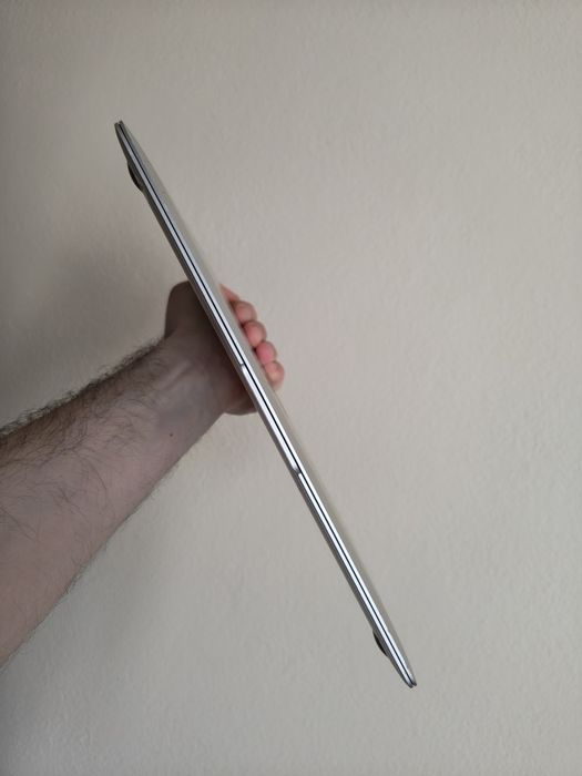 MacBook Air A1534.