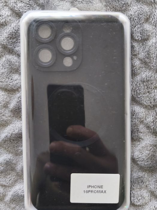 Capa MagSafe Preta para iPhone 16 Pro Max (Nova)