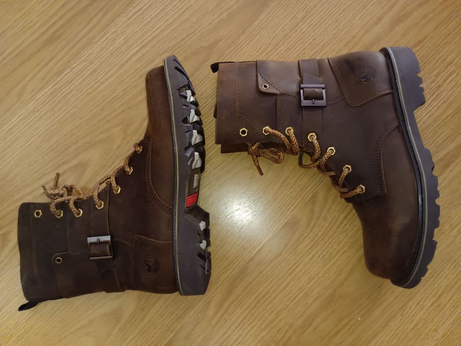 Botas Novas de pele castanha 43/44 TT