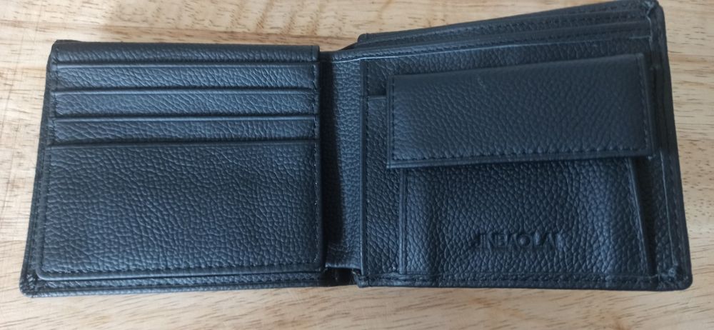 Carteira em pele preta