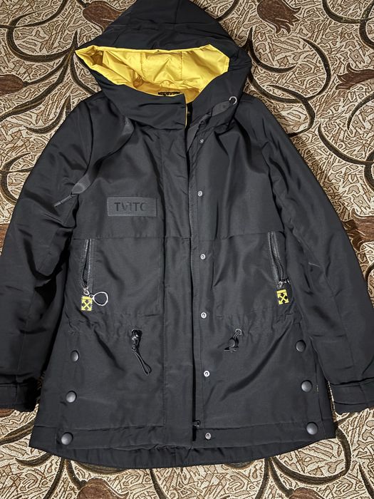 Жіноча весняна куртка