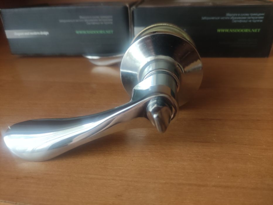 Дверная ручка с замком