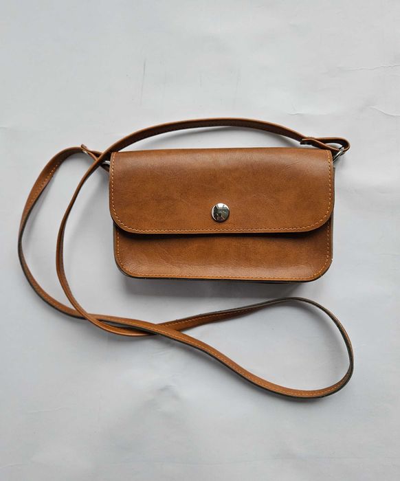 Клатч жіночий через плече коньячний екошкіра