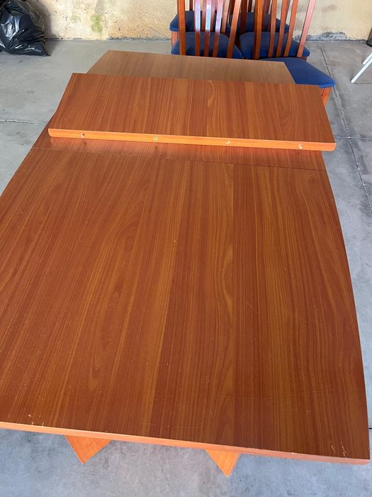 Mesa de Jantar Extensível + 6 Cadeiras (Cor Cerejeira