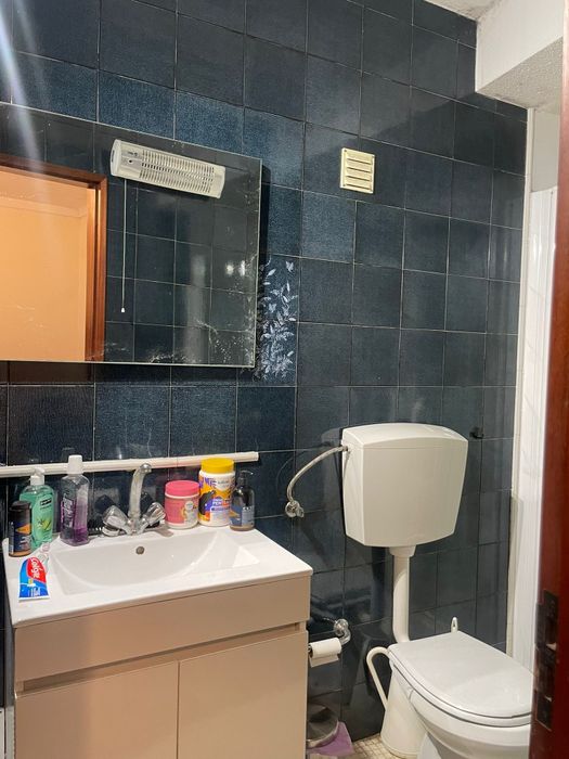 Alugo em Caldas da Rainha quarto com banho privativo perto ESAD para estudantes/professores a partir de maio