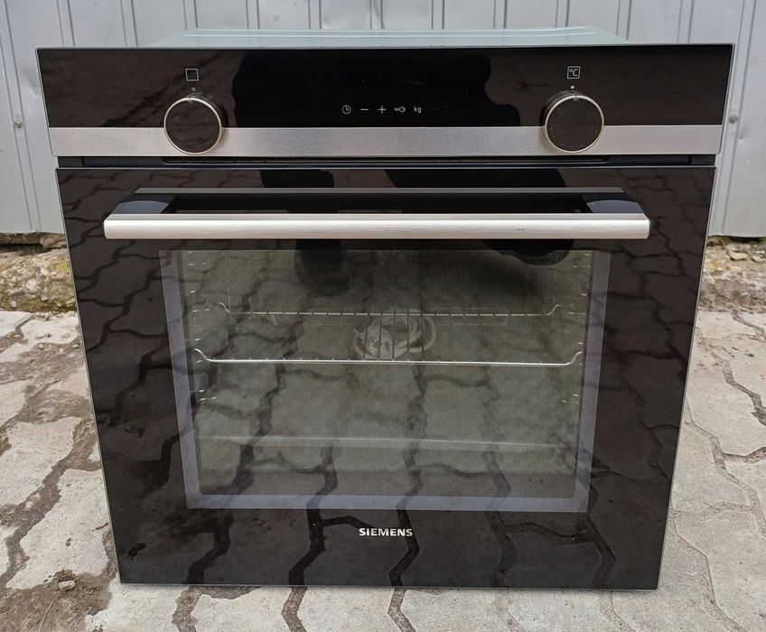 Встраиваемый духовой шкаф Сименс Siemens HB517ABS0 iQ500 черный