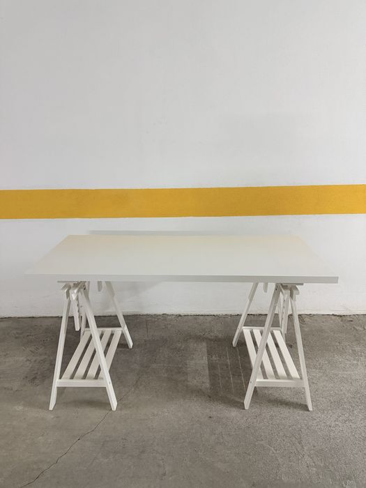 Secretaria Ikea em bom estado