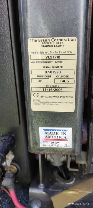 Ліфт в автомобіль для інвілідів BraunAbility, підйомник для візків