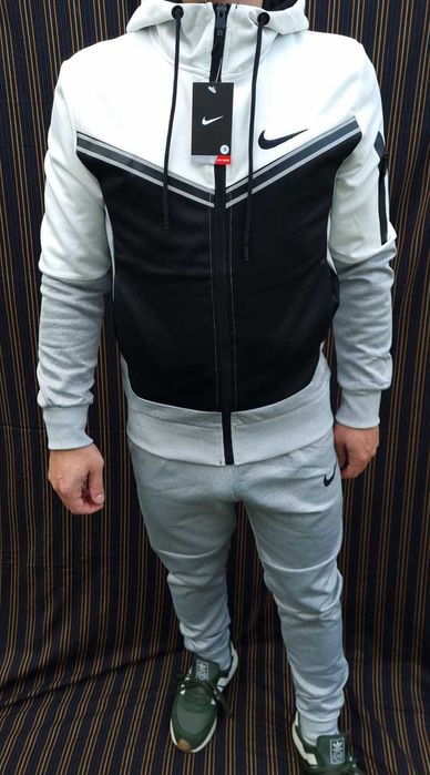 Fato de treino Nike slim fit, bordado