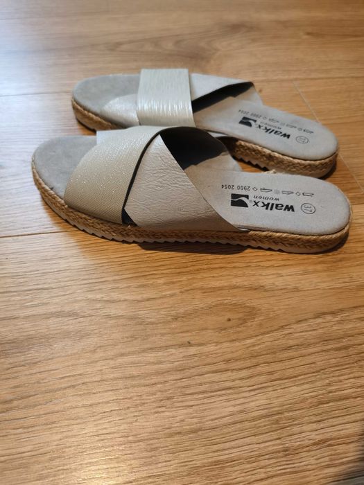 Sprzedam damskie klapki