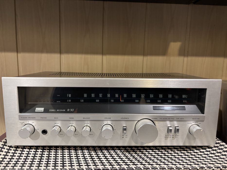 Amplituner Sansui  R-30