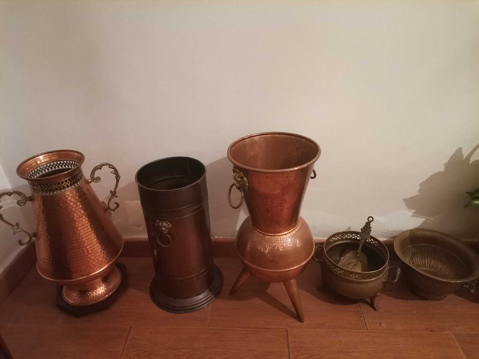 Várias peças em cobre para decoração