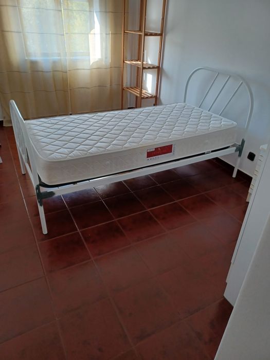 Aluga-se quartos a estudantes